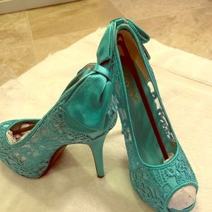 Teal high heel dress shoes